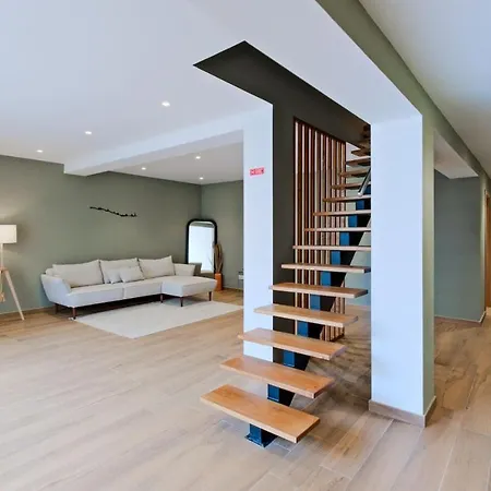 Apartament Lovely Fully Equipped Near Subway N3 *