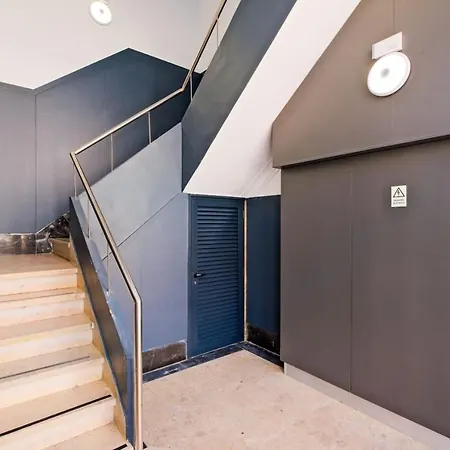 Lovely Fully Equipped Near Subway N3 Апартаменты *