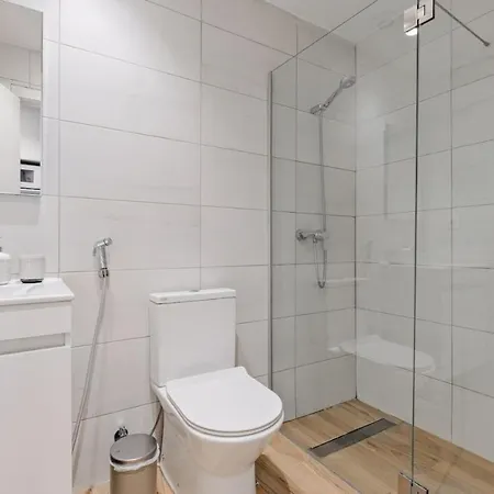 Lovely Fully Equipped Near Subway N3 شقة