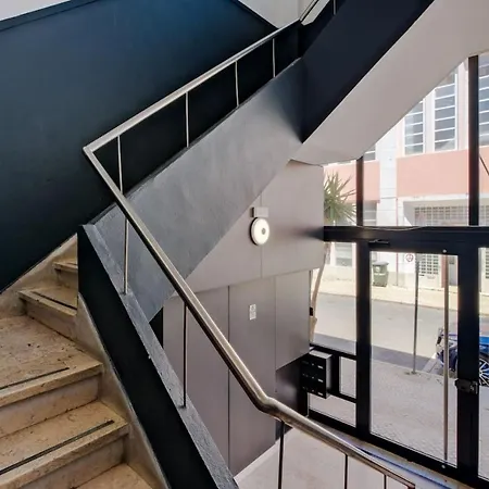 Lovely Fully Equipped Near Subway N3 شقة *