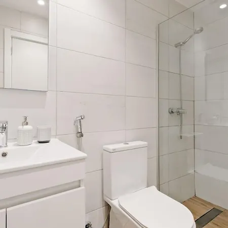 شقة Lovely Fully Equipped Near Subway N3 *