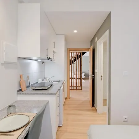 Lovely Fully Equipped Near Subway N3 Lisbon